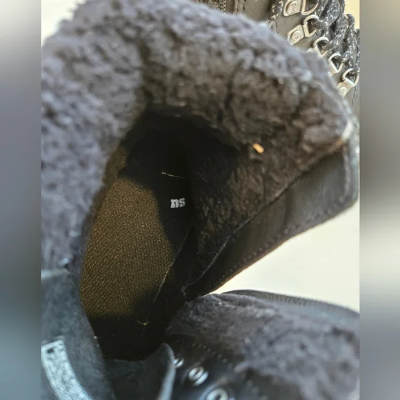 Black Dr. MARTENS kids size 3 - Picture 5 of 12